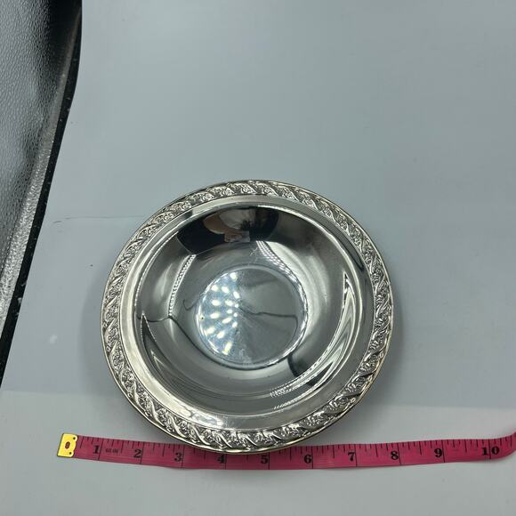 Vintage WM Rogers & Sons Round Silver Plated Serving Tray Spring Flowers #2048 - Picture 3 of 10